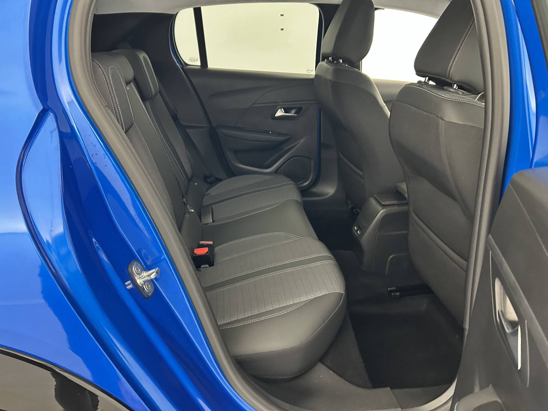 Vente en ligne Peugeot E-208  50 kWh 136ch au prix de 15 990 €