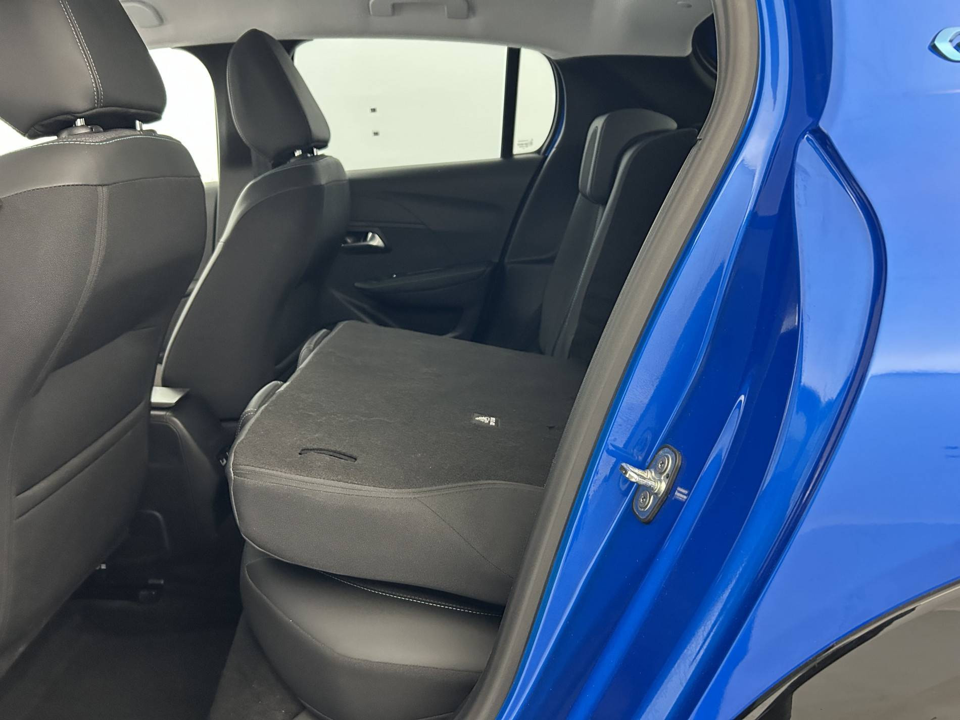 Vente en ligne Peugeot E-208  50 kWh 136ch au prix de 15 990 €