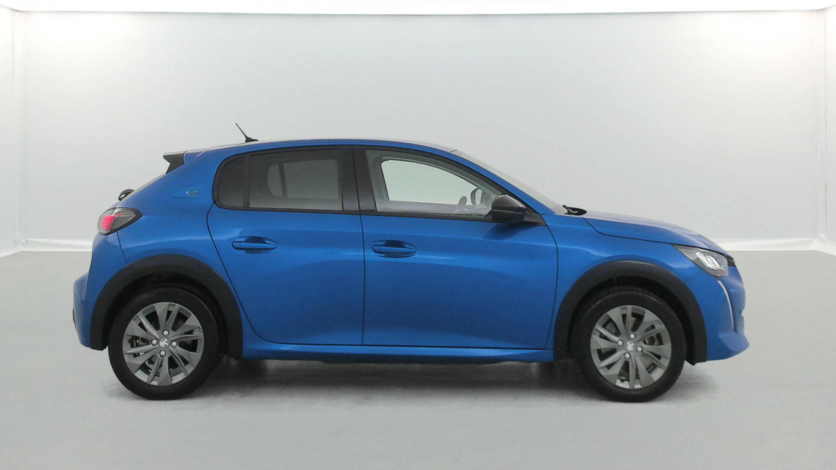 Vente en ligne Peugeot E-208  50 kWh 136ch au prix de 15 990 €