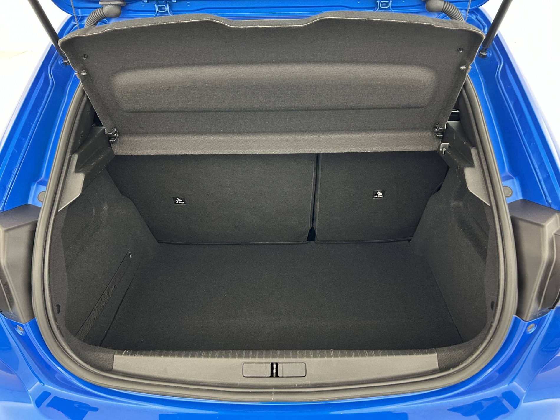 Vente en ligne Peugeot E-208  50 kWh 136ch au prix de 15 990 €