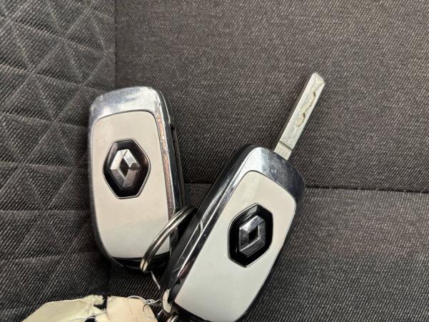 Vente en ligne Renault Clio 5 Clio E-Tech 140 - 21 au prix de 15 590 €