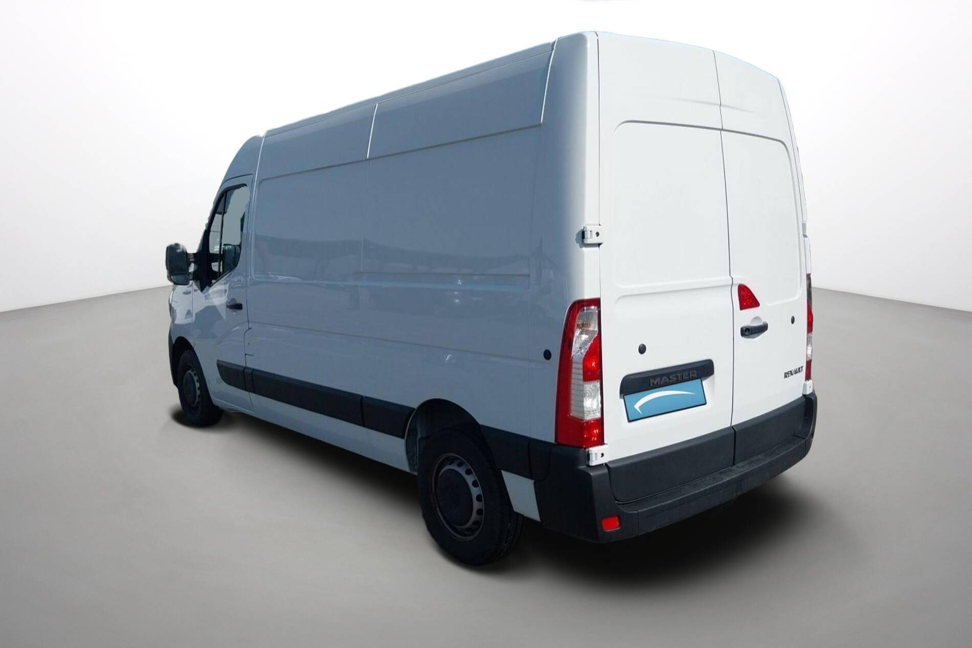 Vente en ligne Renault Master Fourgon MASTER FGN TRAC F3500 L2H2 BLUE DCI 135 au prix de 27 990 €