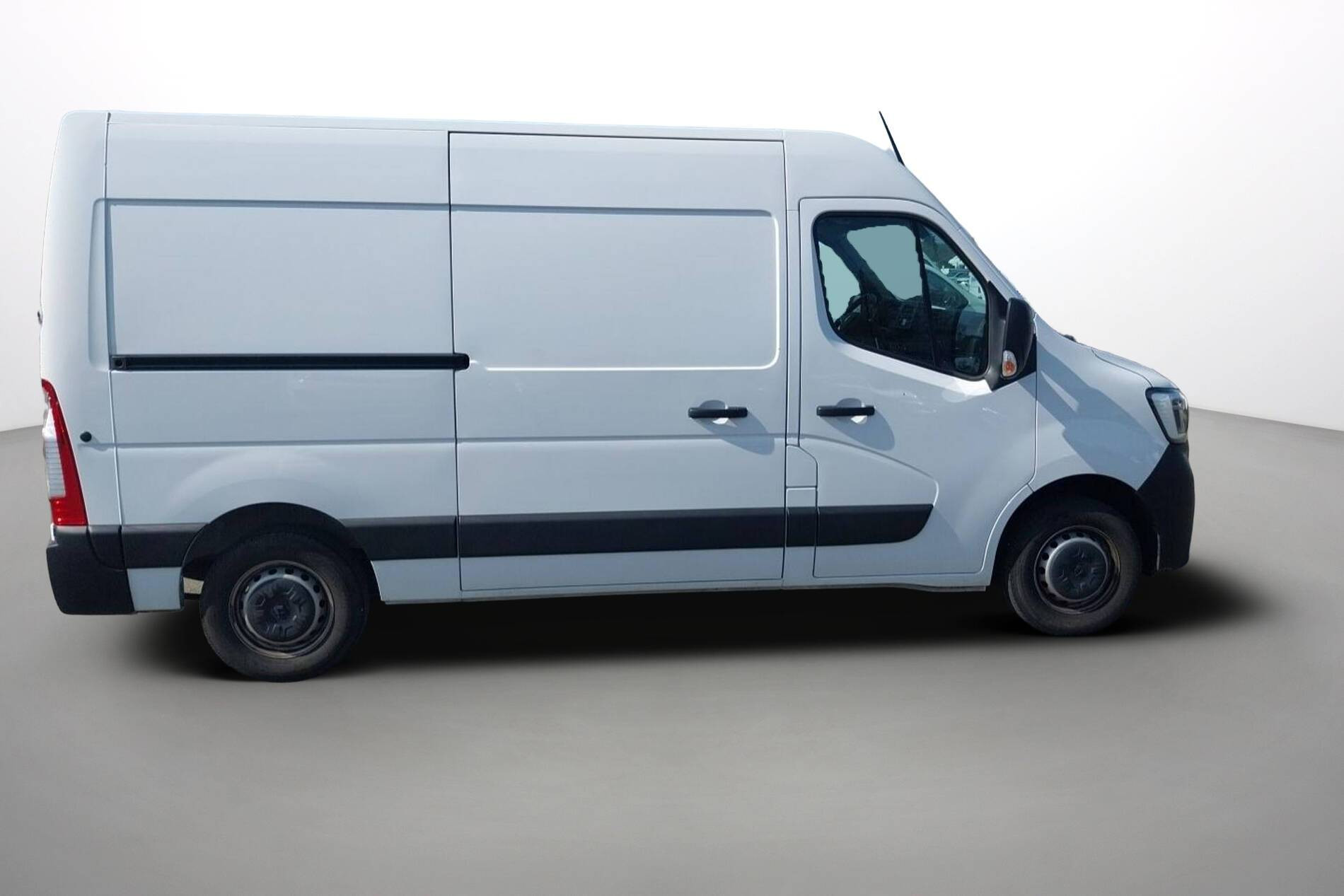 Vente en ligne Renault Master Fourgon MASTER FGN TRAC F3500 L2H2 BLUE DCI 135 au prix de 27 990 €