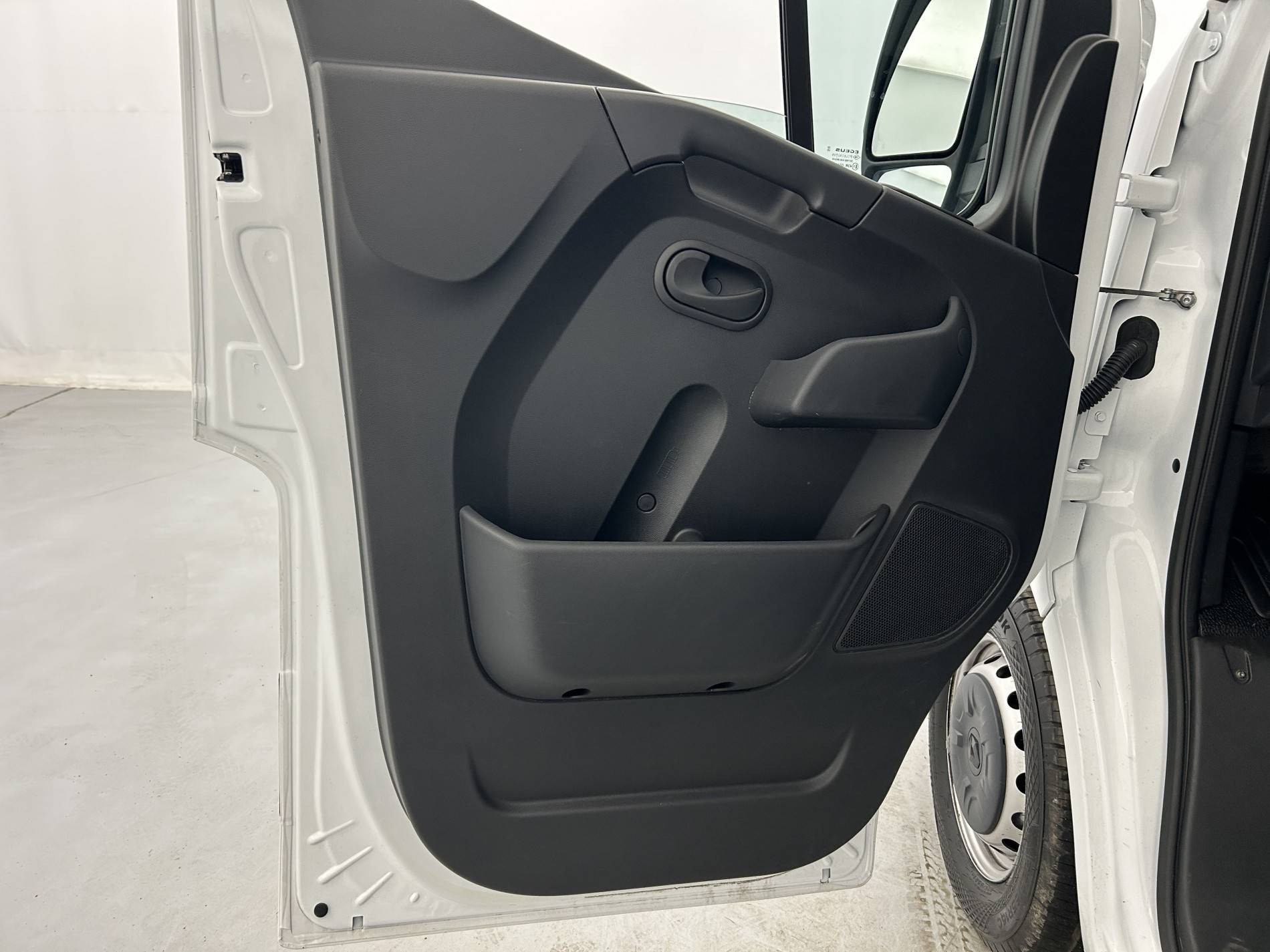 Vente en ligne Renault Master Fourgon MASTER FGN TRAC F3500 L2H2 BLUE DCI 135 au prix de 26 990 €