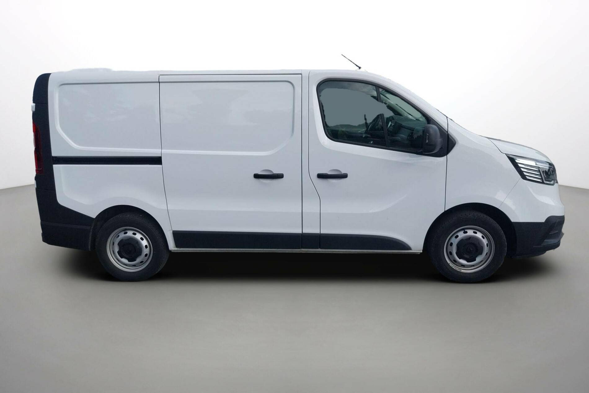 Vente en ligne Renault Trafic 3 Fourgon TRAFIC FGN L1H1 3000 KG BLUE DCI 130 au prix de 19 990 €