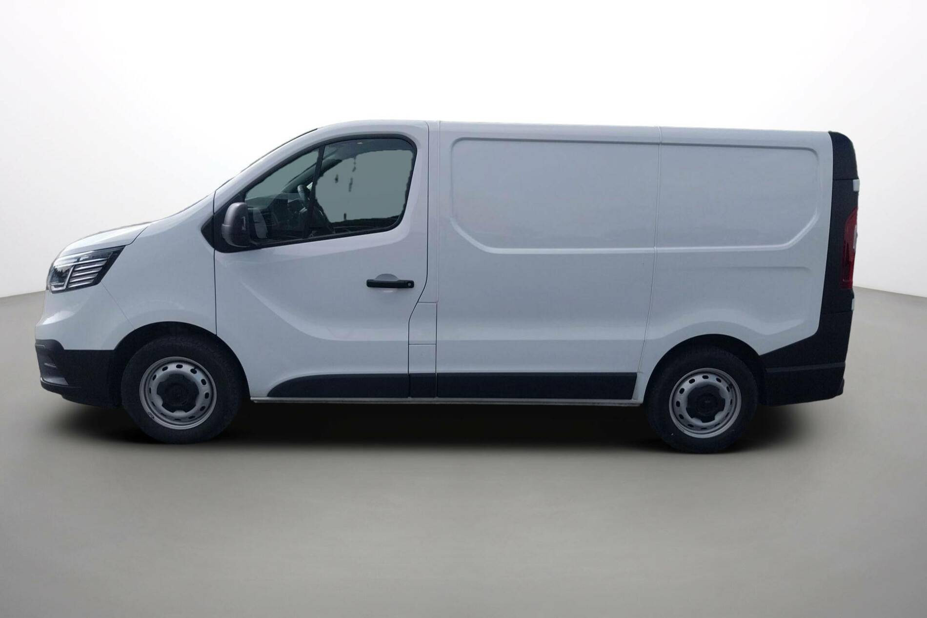 Vente en ligne Renault Trafic 3 Fourgon TRAFIC FGN L1H1 3000 KG BLUE DCI 130 au prix de 19 990 €