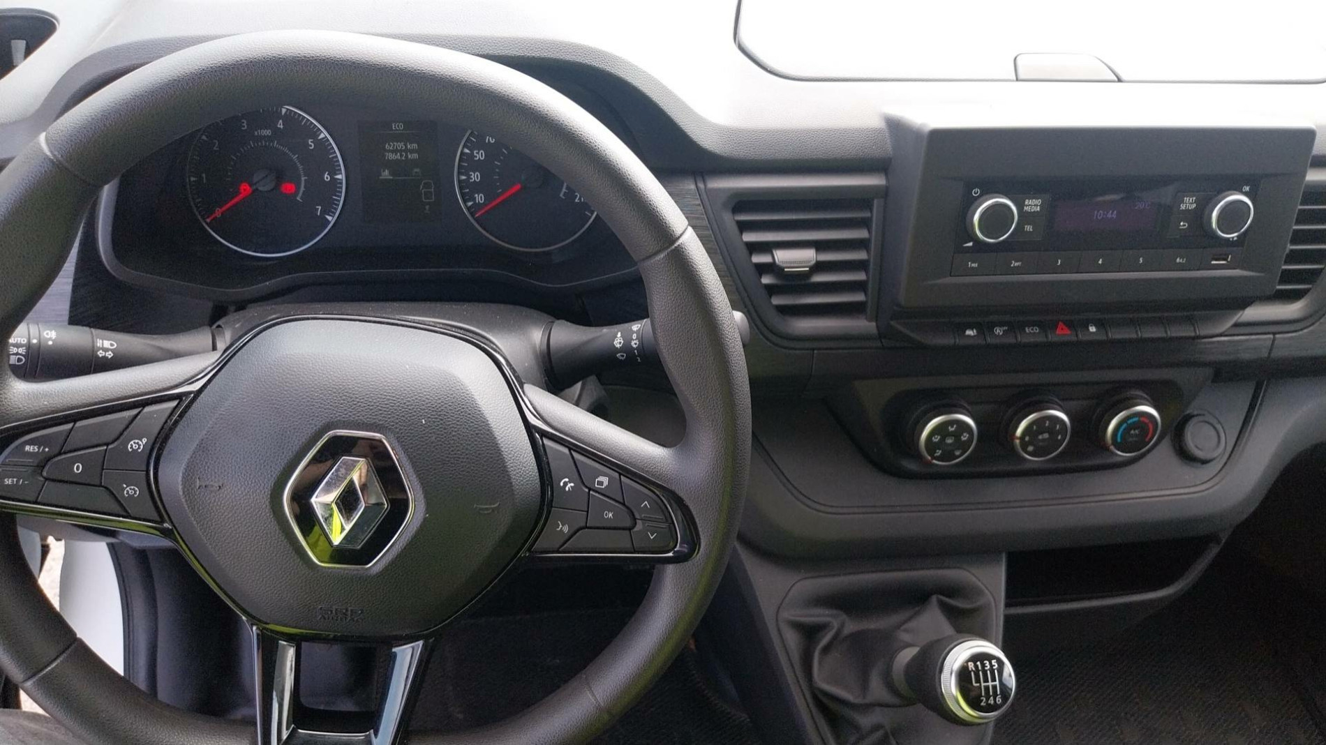 Vente en ligne Renault Trafic 3 Fourgon TRAFIC FGN L1H1 3000 KG BLUE DCI 130 au prix de 19 990 €