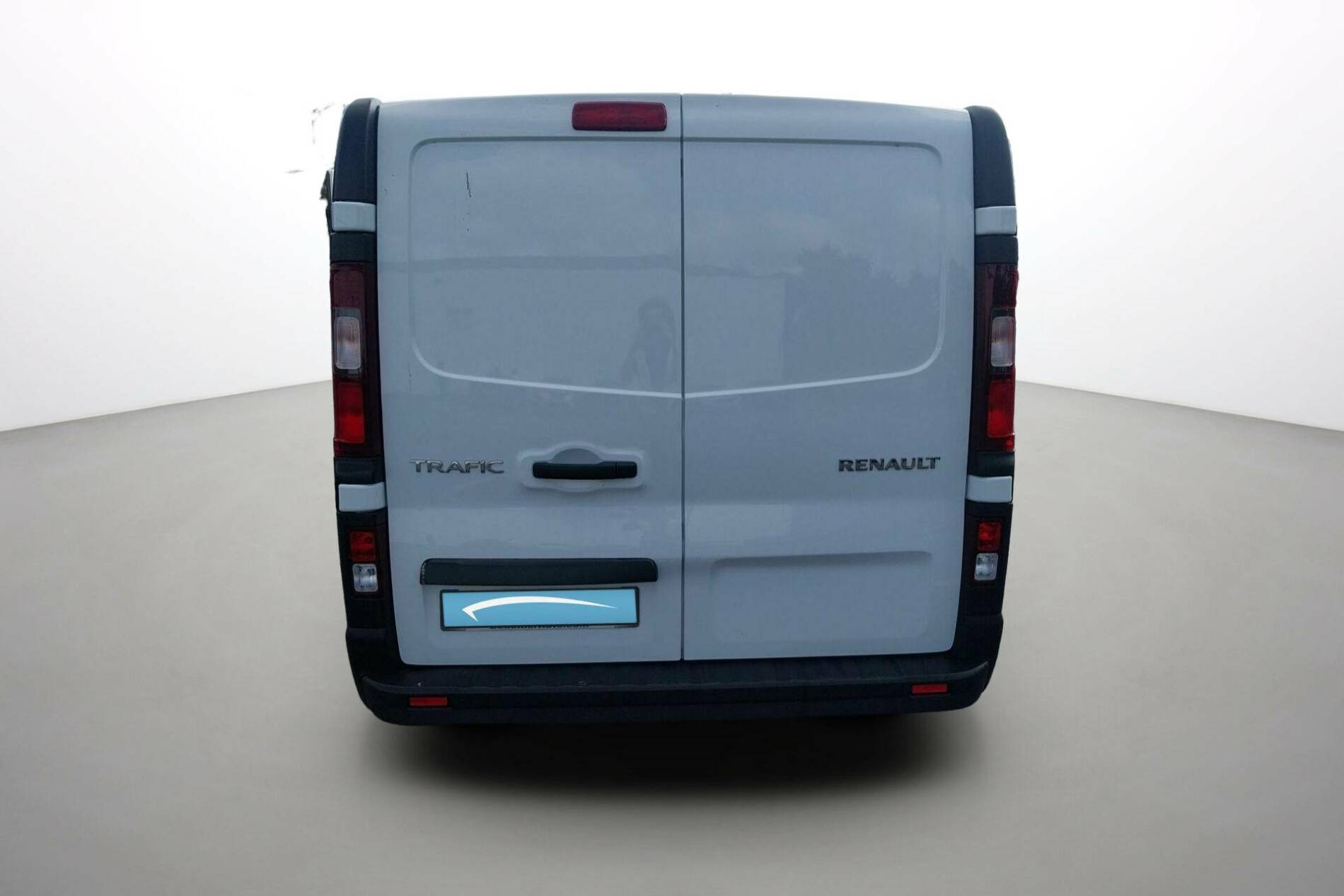 Vente en ligne Renault Trafic 3 Fourgon TRAFIC FGN L1H1 3000 KG BLUE DCI 130 au prix de 19 990 €