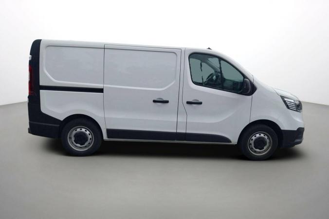 Vente en ligne Renault Trafic 3 Fourgon TRAFIC FGN L1H1 3000 KG BLUE DCI 130 au prix de 23 590 €