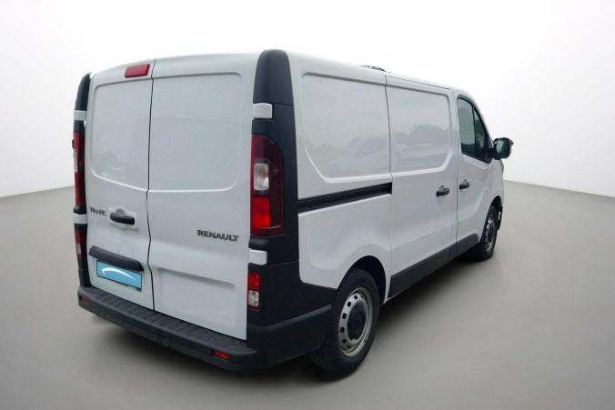 Vente en ligne Renault Trafic 3 Fourgon TRAFIC FGN L1H1 3000 KG BLUE DCI 130 au prix de 23 590 €