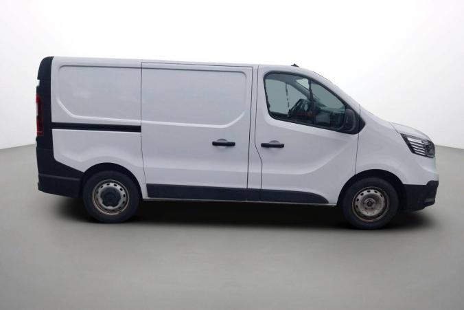 Vente en ligne Renault Trafic 3 Fourgon TRAFIC FGN L1H1 3000 KG BLUE DCI 130 au prix de 22 290 €