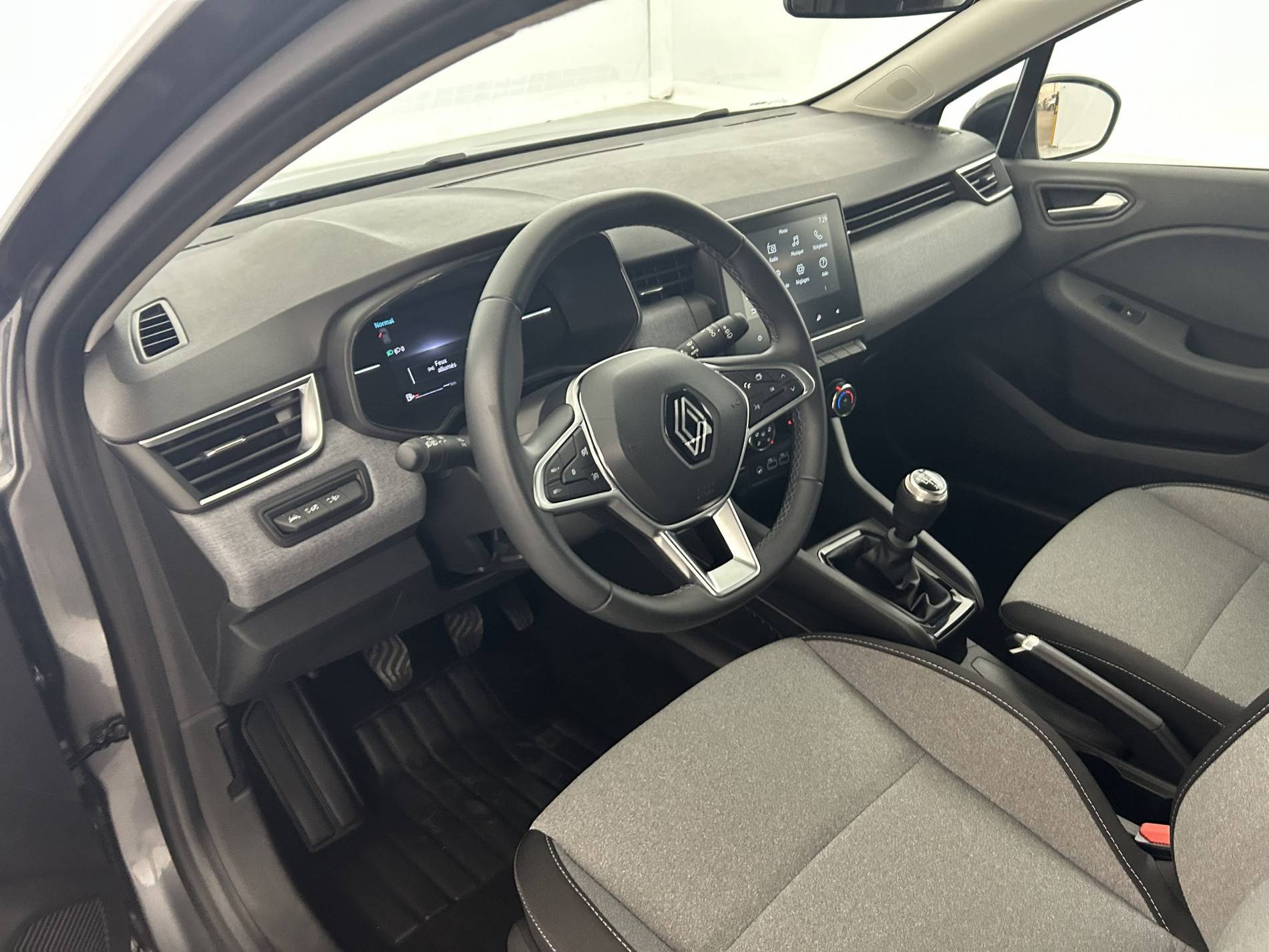 Vente en ligne Renault Clio 5 Clio TCe 90 au prix de 15 490 €