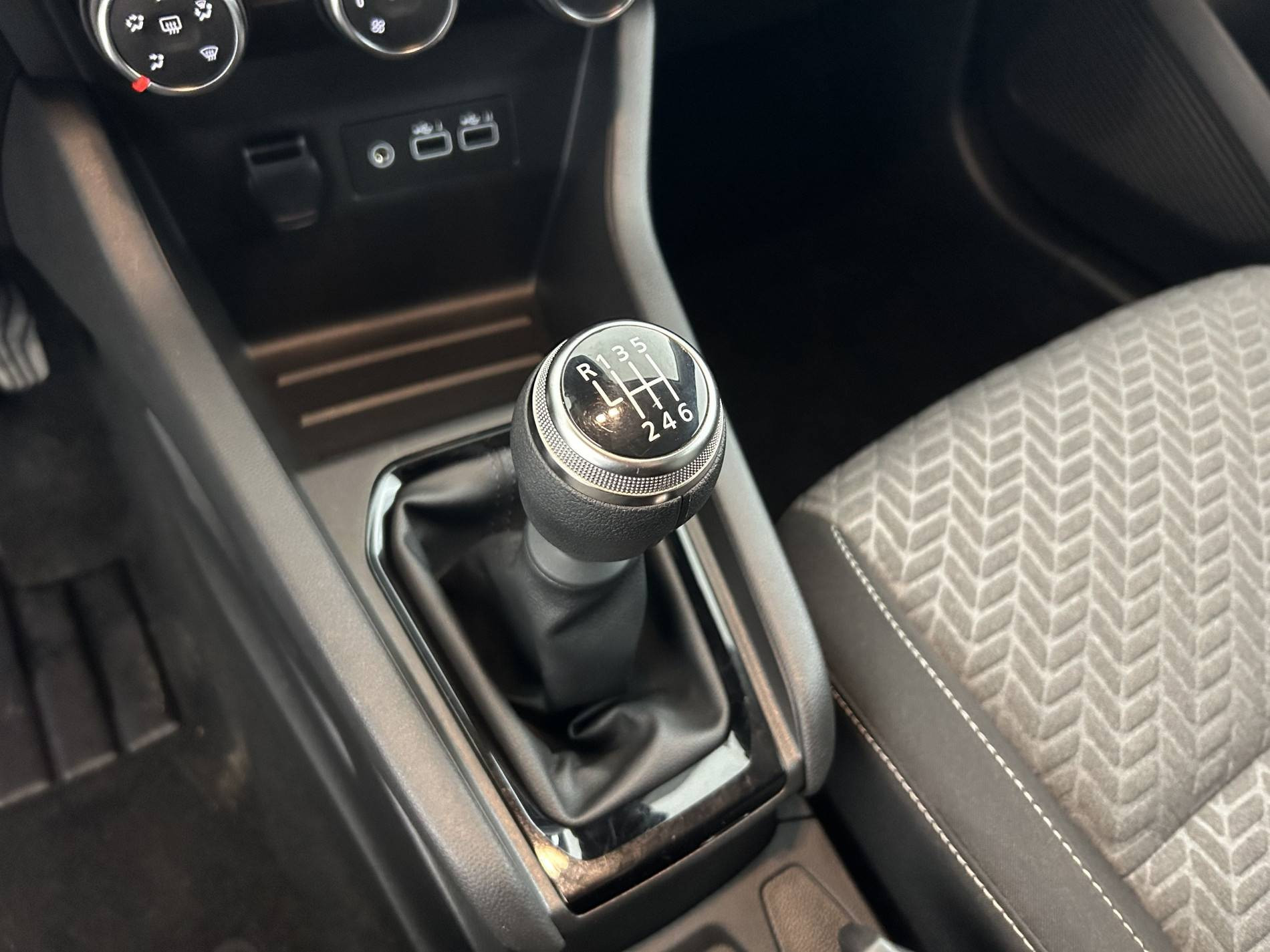 Vente en ligne Renault Clio 5 Clio TCe 90 au prix de 14 990 €