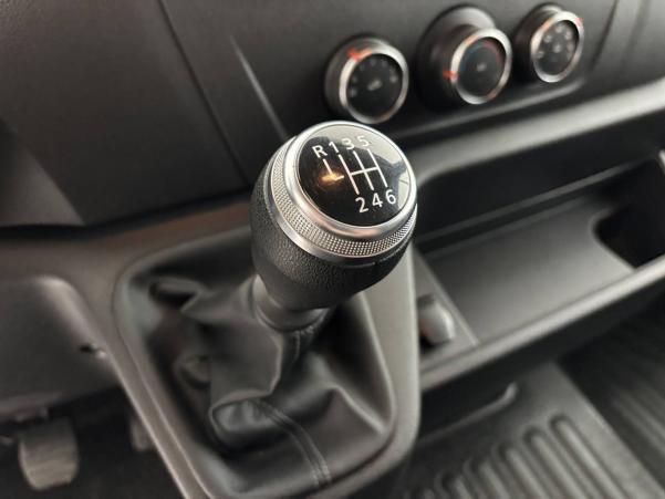 Vente en ligne Renault Master 3 Fourgon MASTER FGN TRAC F3500 L2H2 DCI 135 au prix de 23 590 €