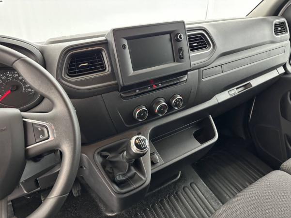 Vente en ligne Renault Master 3 Fourgon MASTER FGN TRAC F3500 L2H2 DCI 135 au prix de 23 590 €