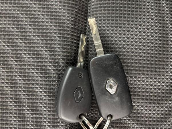Vente en ligne Renault Master 3 Fourgon MASTER FGN TRAC F3500 L2H2 DCI 135 au prix de 23 590 €