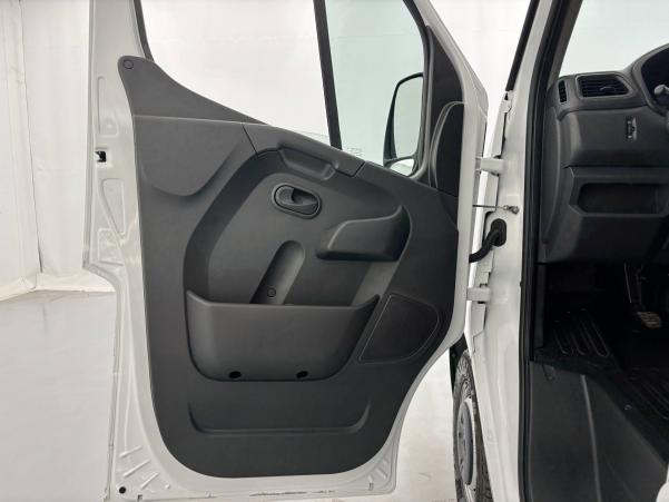 Vente en ligne Renault Master 3 Fourgon MASTER FGN TRAC F3500 L2H2 DCI 135 au prix de 23 590 €