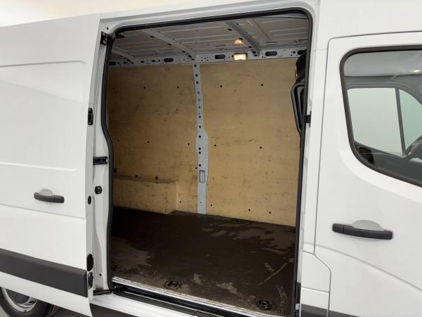 Vente en ligne Renault Master 3 Fourgon MASTER FGN TRAC F3500 L2H2 DCI 135 au prix de 23 590 €