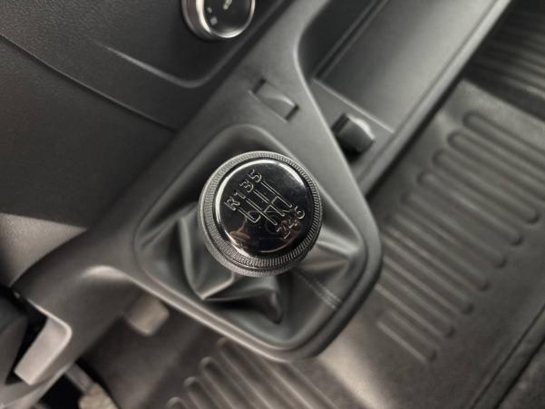 Vente en ligne Renault Master Fourgon MASTER FGN TRAC F3500 L3H3 DCI 135 au prix de 27 990 €