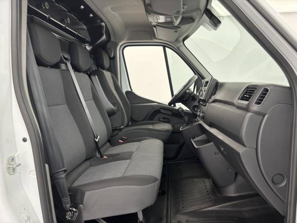 Vente en ligne Renault Master Fourgon MASTER FGN TRAC F3500 L3H3 DCI 135 au prix de 27 990 €