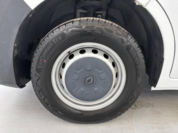 Vente en ligne Renault Master Fourgon MASTER FGN TRAC F3500 L3H3 DCI 135 au prix de 27 990 €
