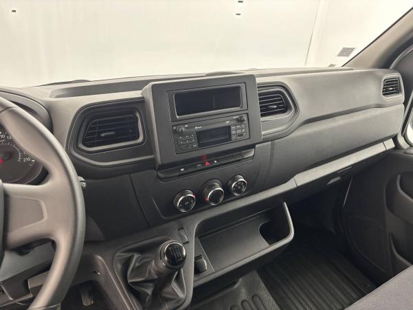Vente en ligne Renault Master Fourgon MASTER FGN TRAC F3500 L3H3 DCI 135 au prix de 27 990 €