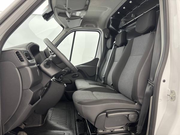 Vente en ligne Renault Master Fourgon MASTER FGN TRAC F3500 L3H3 DCI 135 au prix de 27 990 €