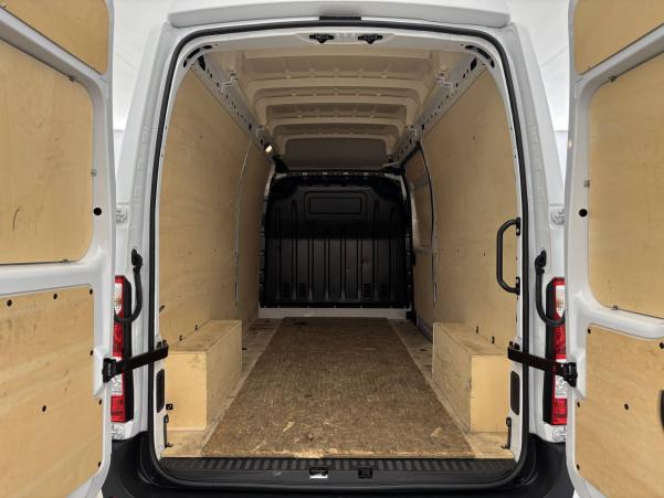 Vente en ligne Renault Master Fourgon MASTER FGN TRAC F3500 L3H3 DCI 135 au prix de 27 990 €