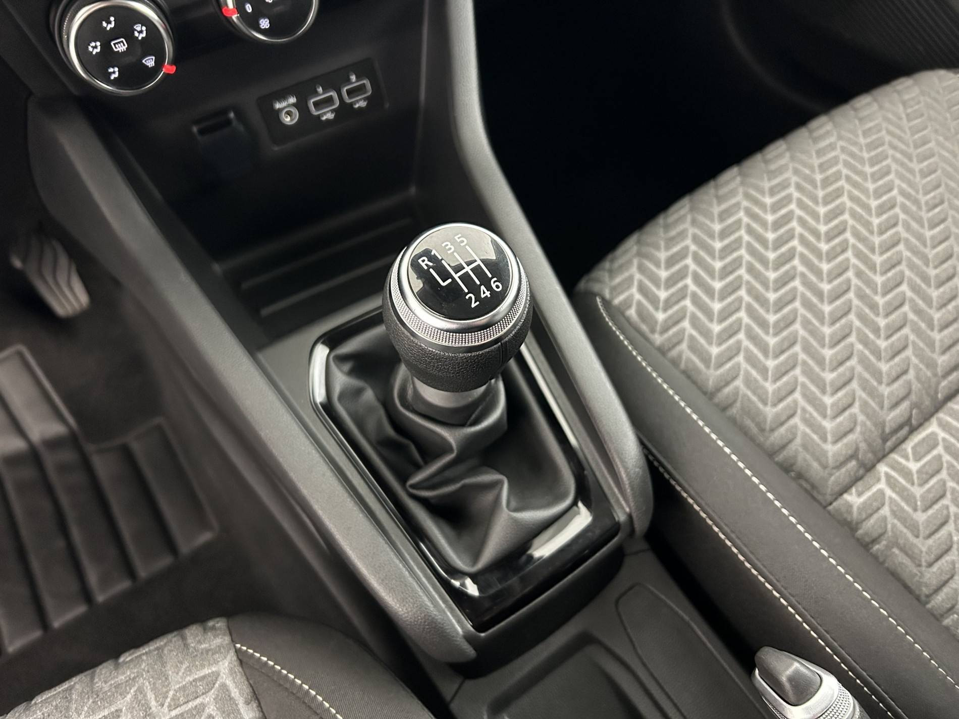 Vente en ligne Renault Clio 5 Clio TCe 90 au prix de 14 790 €