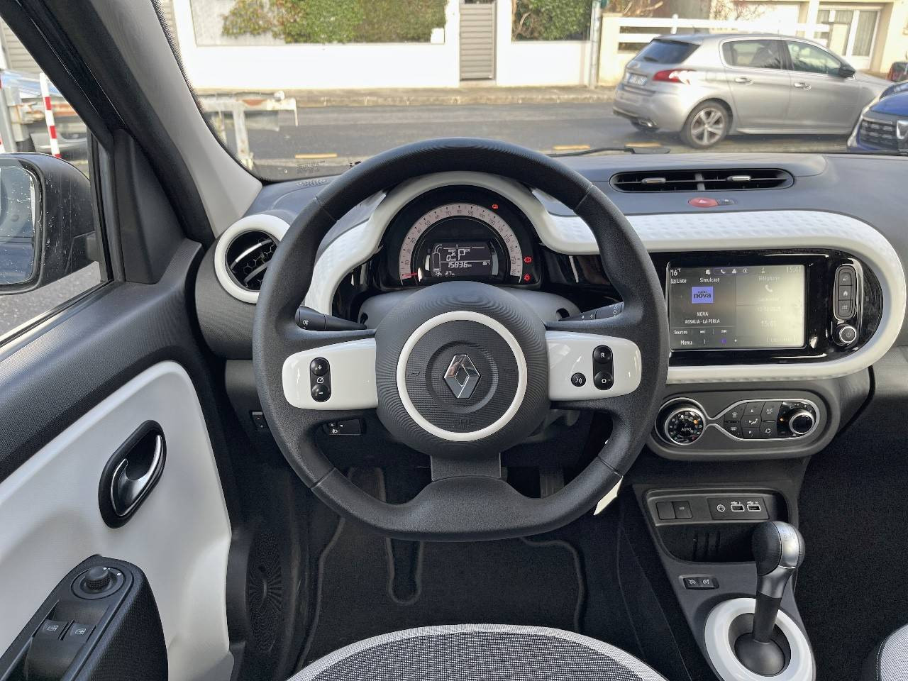 Vente en ligne Renault Twingo Electrique Twingo III E-Tech au prix de 12 790 €