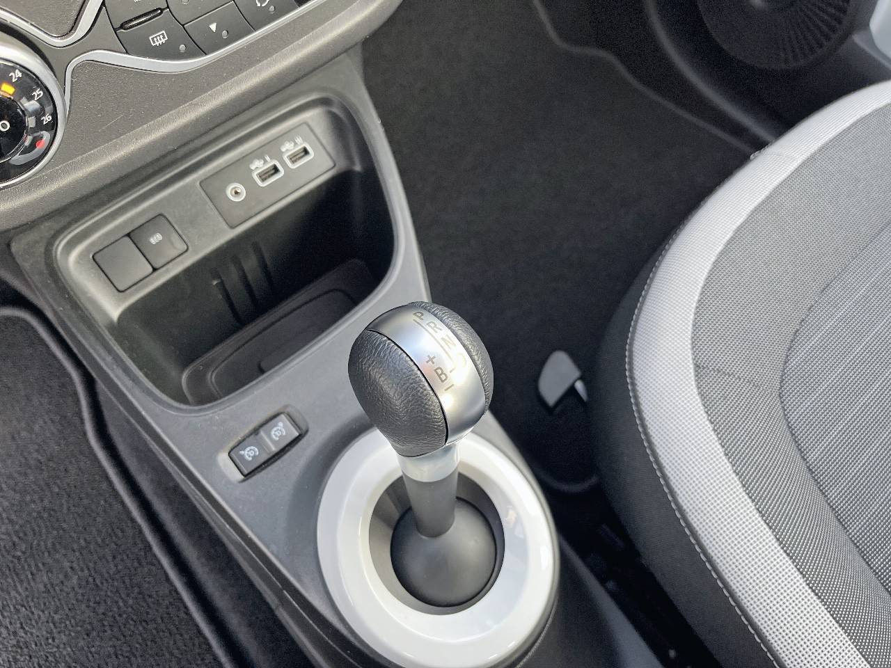 Vente en ligne Renault Twingo Electrique Twingo III E-Tech au prix de 12 790 €