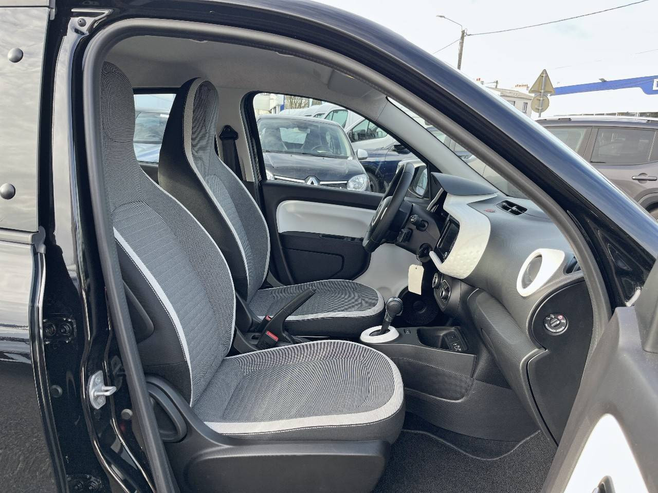 Vente en ligne Renault Twingo Electrique Twingo III E-Tech au prix de 12 790 €