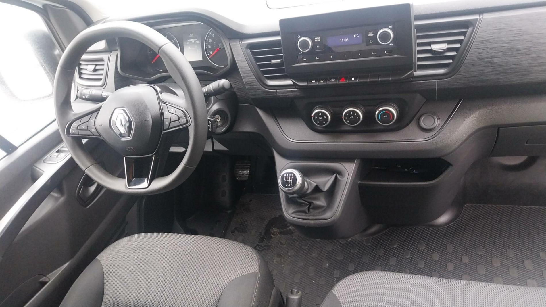 Vente en ligne Renault Trafic 3 Fourgon TRAFIC FGN L1H1 3000 KG BLUE DCI 130 au prix de 20 890 €