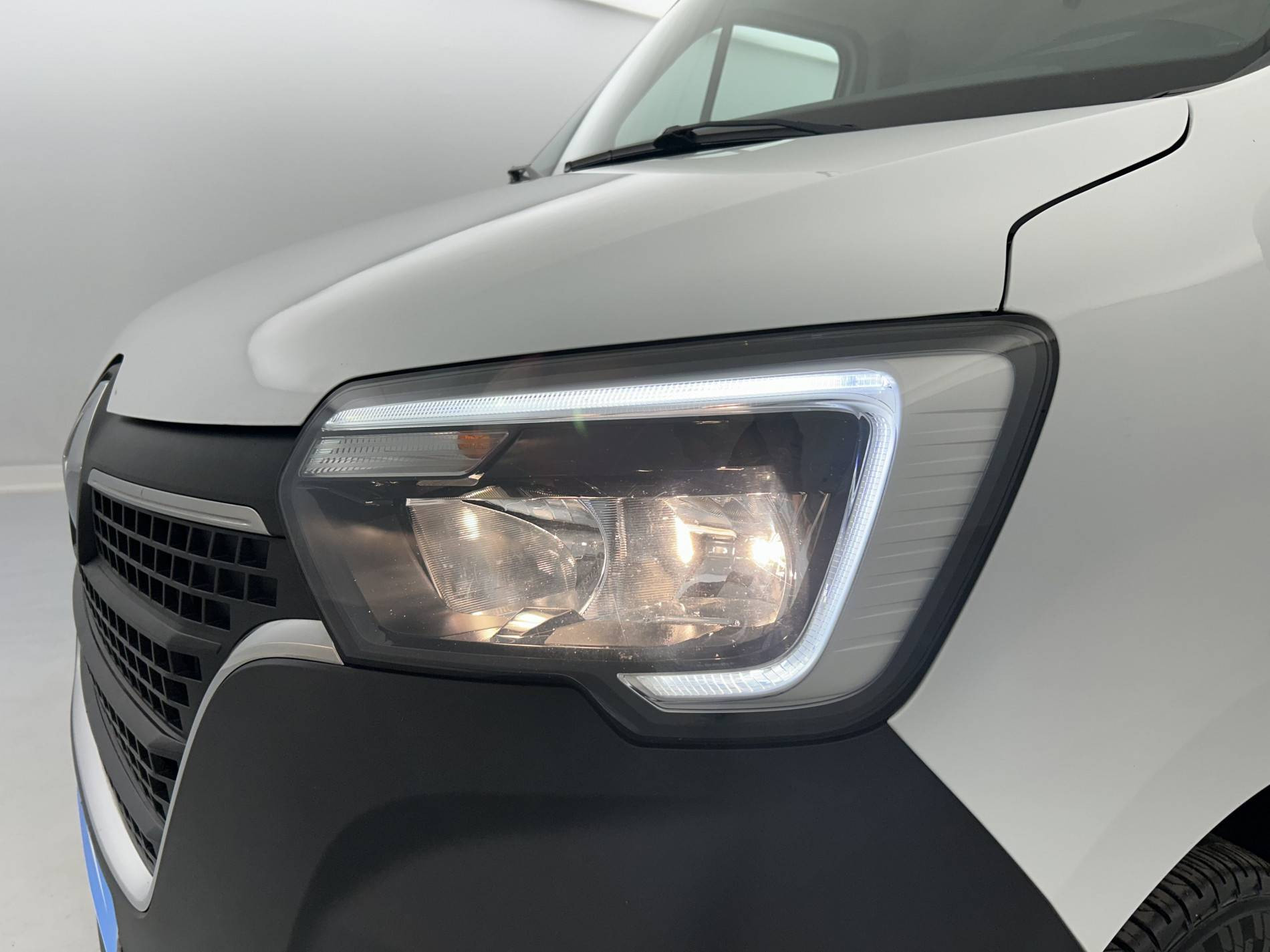 Vente en ligne Renault Master Fourgon MASTER FGN TRAC F3500 L2H2 BLUE DCI 135 au prix de 26 590 €