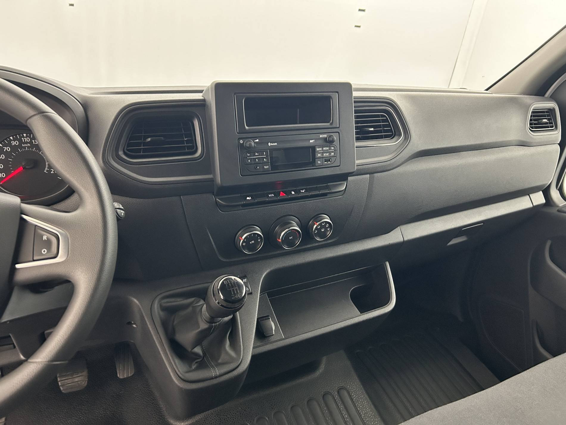 Vente en ligne Renault Master Fourgon MASTER FGN TRAC F3500 L2H2 BLUE DCI 135 au prix de 26 590 €