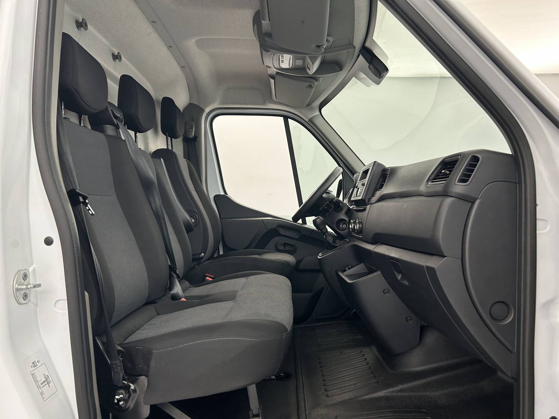 Vente en ligne Renault Master Fourgon MASTER FGN TRAC F3500 L2H2 BLUE DCI 135 au prix de 26 590 €