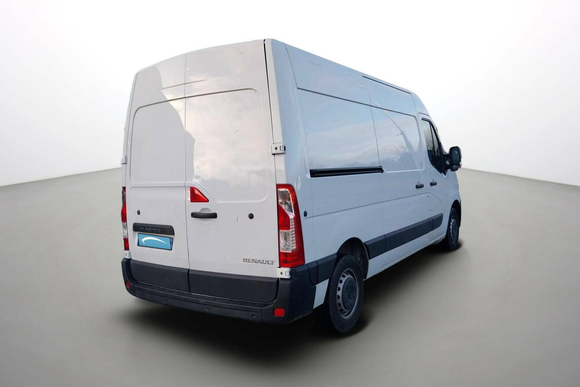 Vente en ligne Renault Master Fourgon MASTER FGN TRAC F3500 L2H2 BLUE DCI 135 au prix de 26 990 €