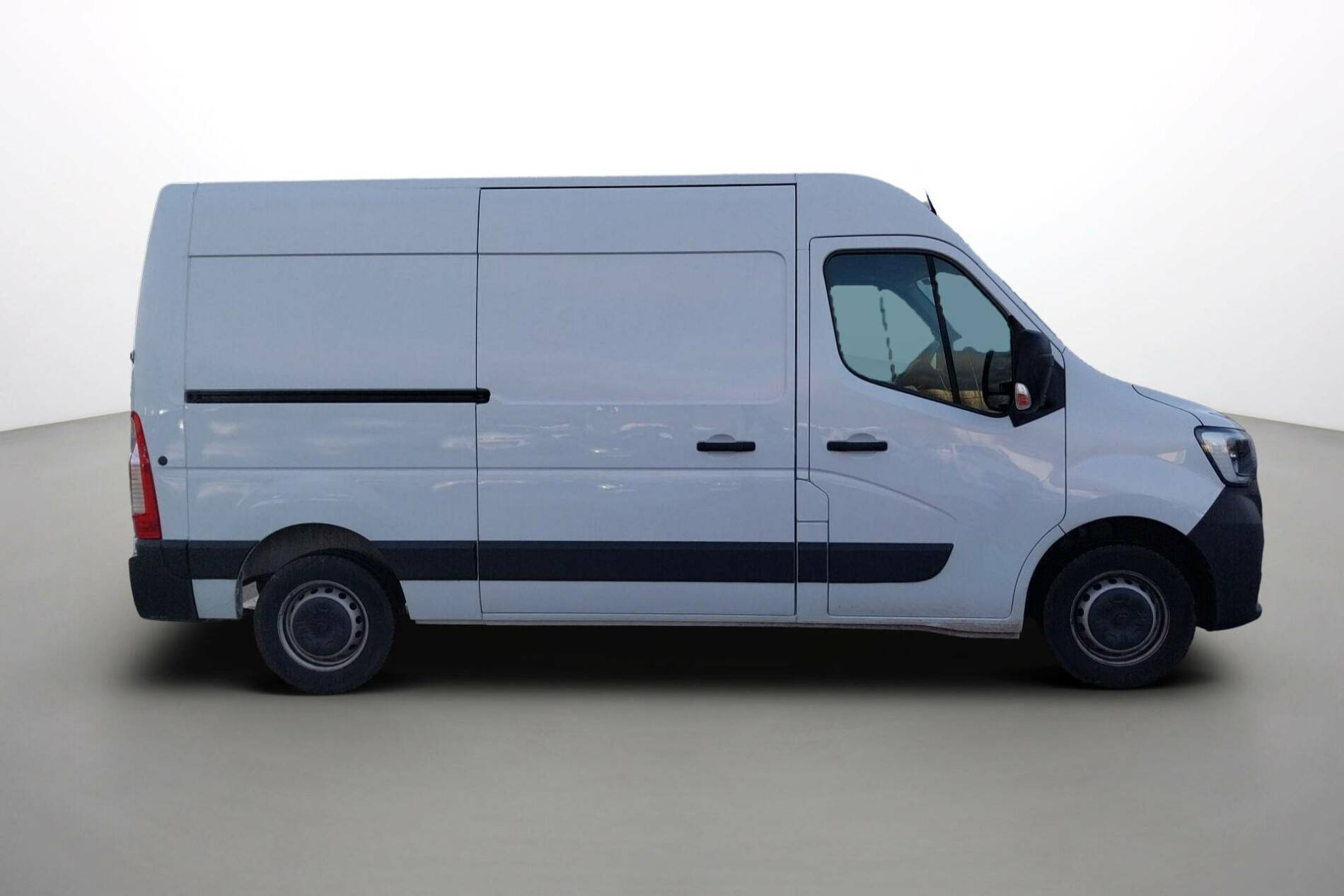 Vente en ligne Renault Master Fourgon MASTER FGN TRAC F3500 L2H2 BLUE DCI 135 au prix de 26 990 €