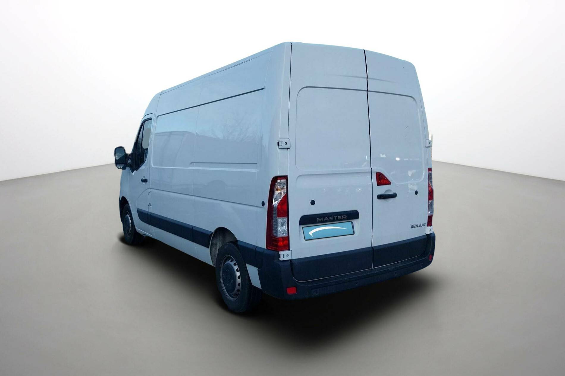Vente en ligne Renault Master Fourgon MASTER FGN TRAC F3500 L2H2 BLUE DCI 135 au prix de 26 990 €