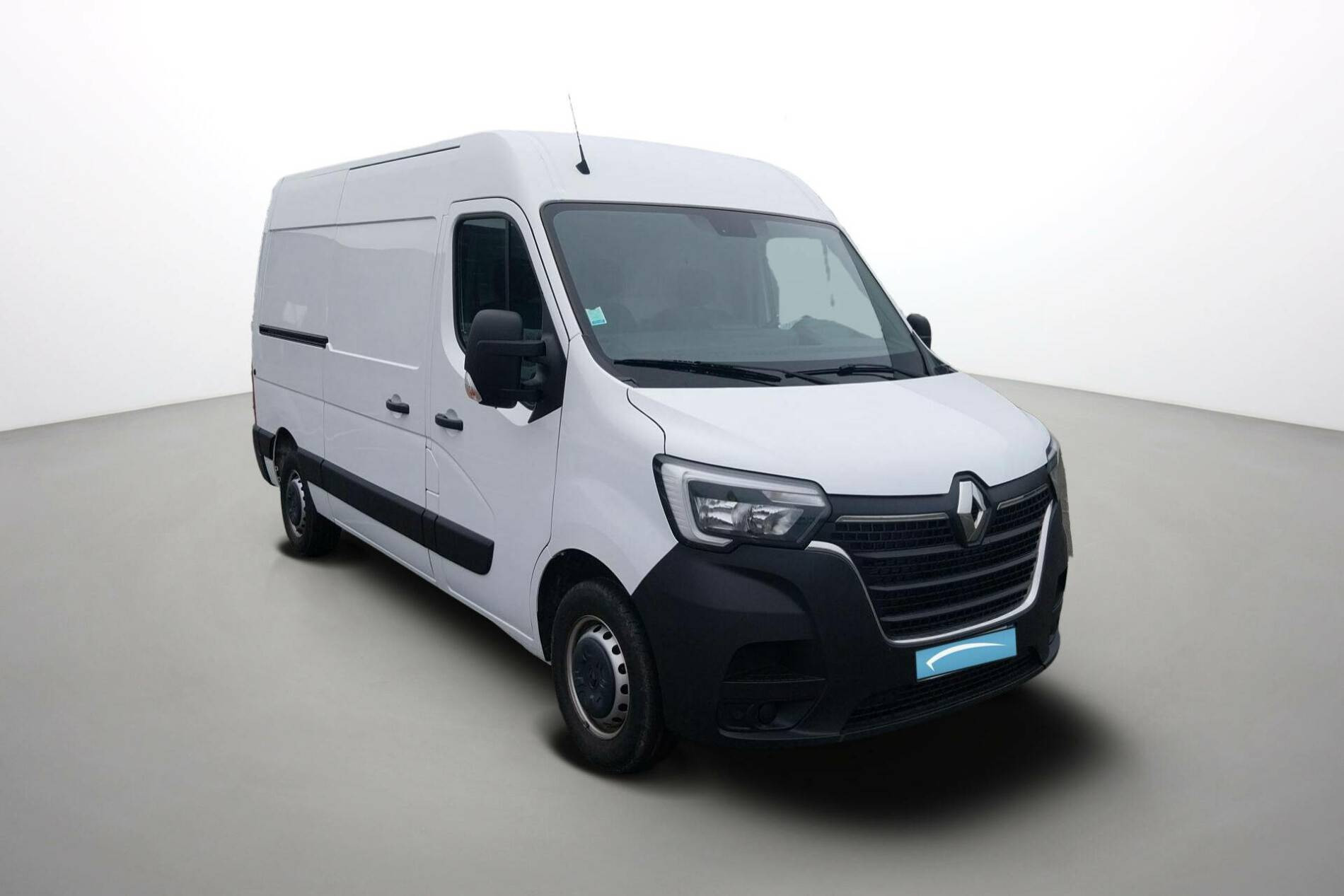 Vente en ligne Renault Master Fourgon MASTER FGN TRAC F3500 L2H2 BLUE DCI 135 au prix de 26 990 €