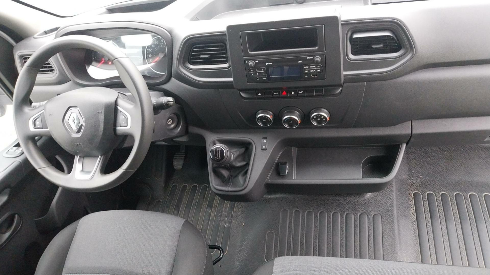 Vente en ligne Renault Master Fourgon MASTER FGN TRAC F3500 L2H2 BLUE DCI 135 au prix de 26 990 €