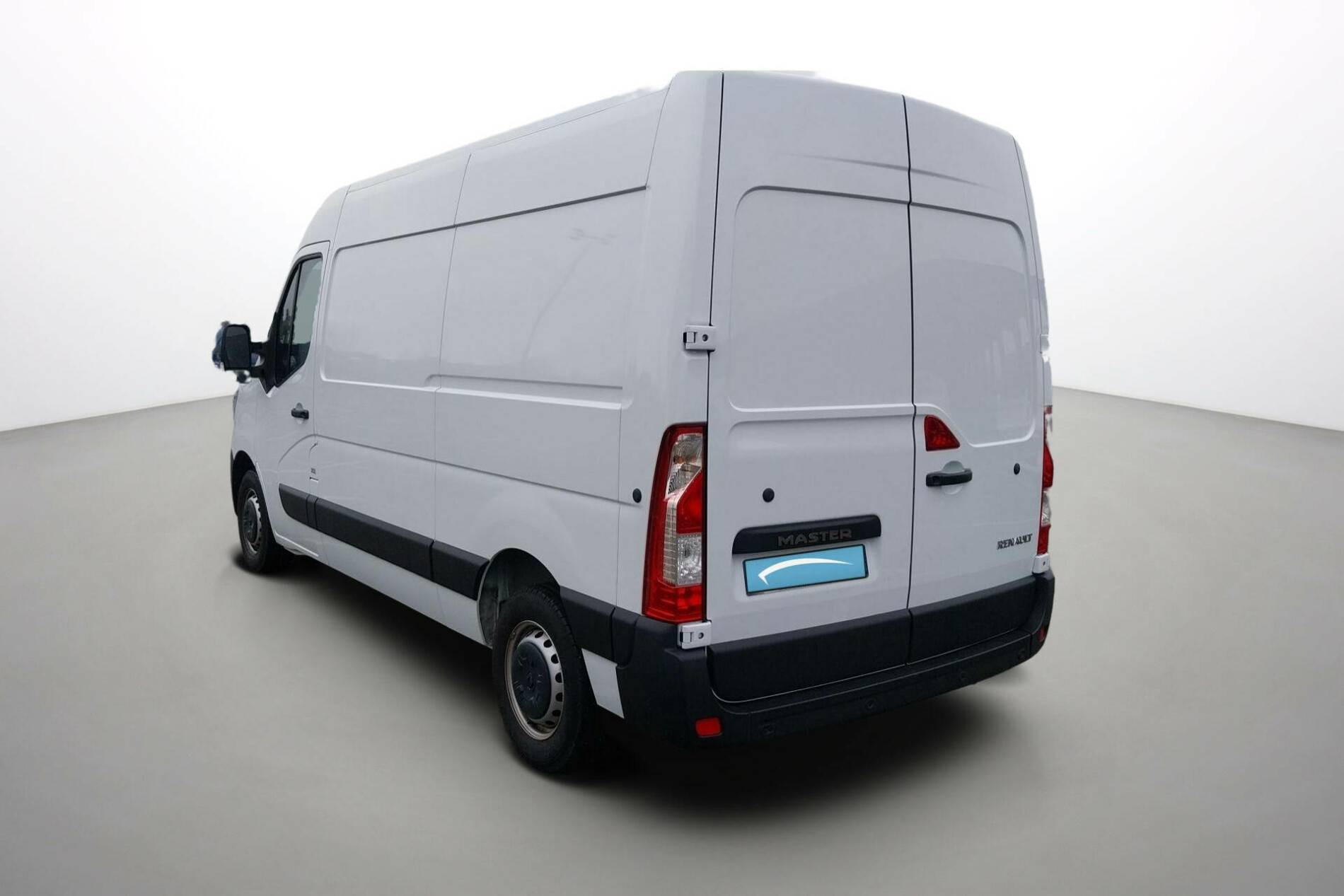 Vente en ligne Renault Master Fourgon MASTER FGN TRAC F3500 L2H2 BLUE DCI 135 au prix de 25 990 €