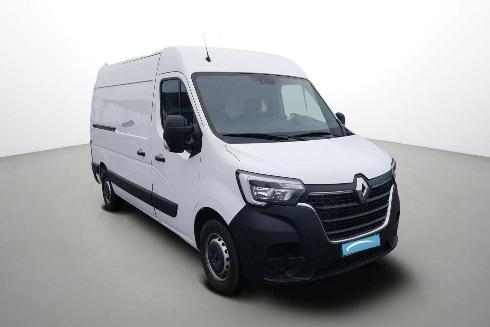 Vente en ligne Renault Master Fourgon MASTER FGN TRAC F3500 L2H2 BLUE DCI 135 au prix de 25 990 €