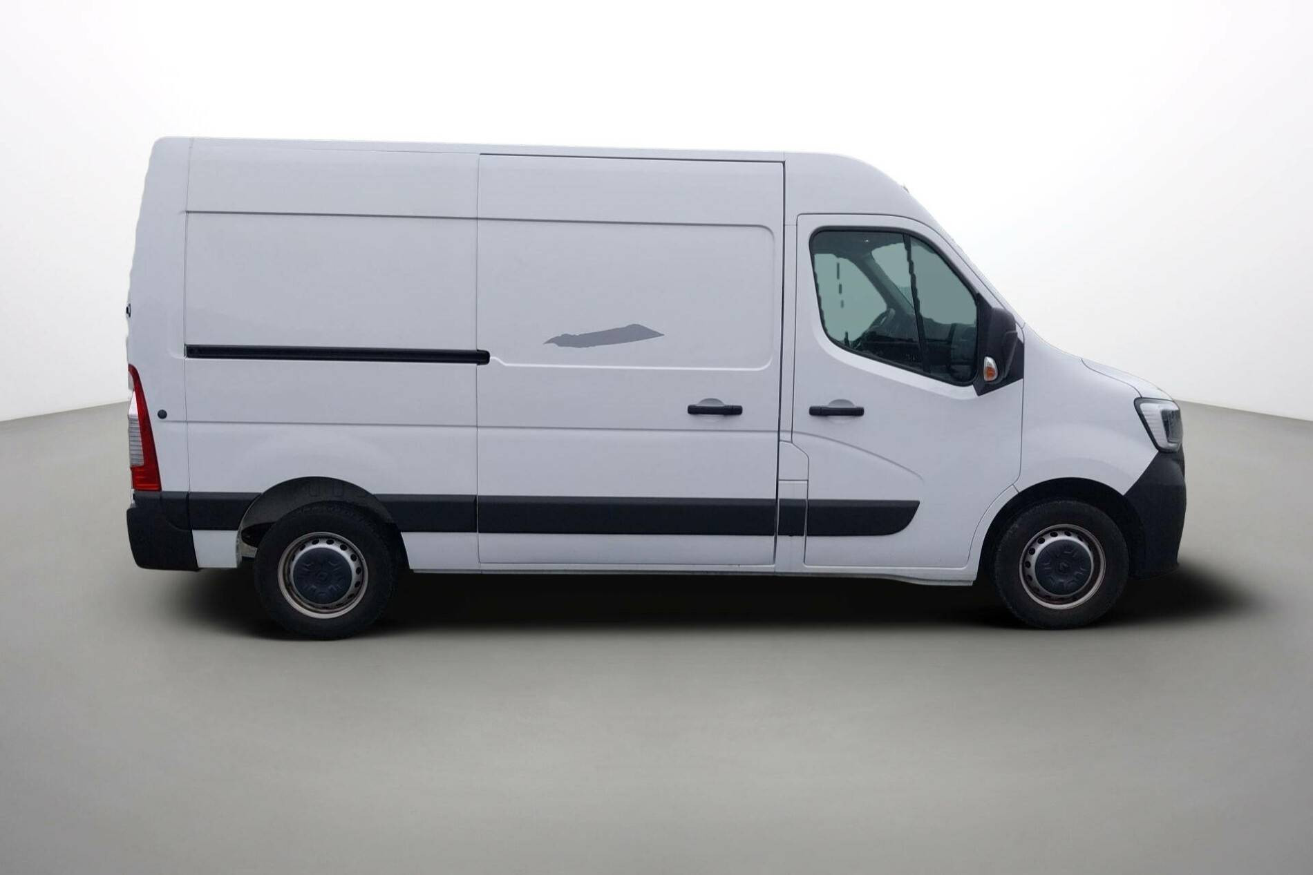 Vente en ligne Renault Master Fourgon MASTER FGN TRAC F3500 L2H2 BLUE DCI 135 au prix de 25 990 €