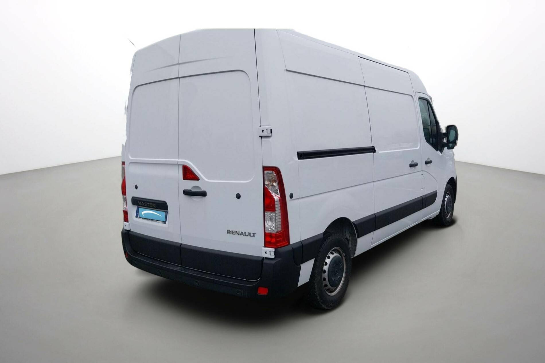 Vente en ligne Renault Master Fourgon MASTER FGN TRAC F3500 L2H2 BLUE DCI 135 au prix de 26 990 €
