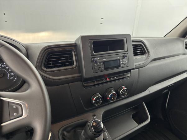 Vente en ligne Renault Master Fourgon MASTER FGN TRAC F3500 L2H2 BLUE DCI 135 au prix de 26 990 €