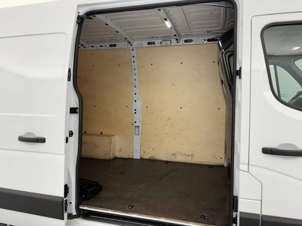 Vente en ligne Renault Master Fourgon MASTER FGN TRAC F3500 L2H2 BLUE DCI 135 au prix de 26 990 €