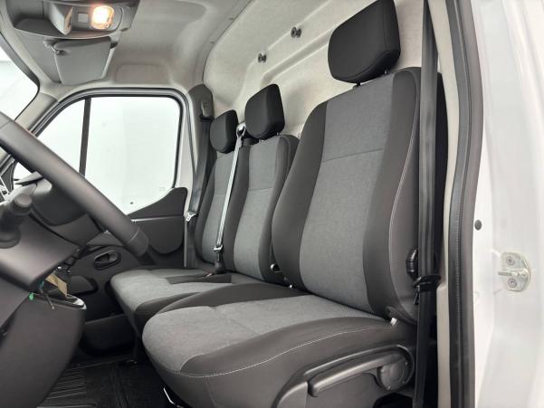 Vente en ligne Renault Master Fourgon MASTER FGN TRAC F3500 L2H2 BLUE DCI 135 au prix de 26 990 €