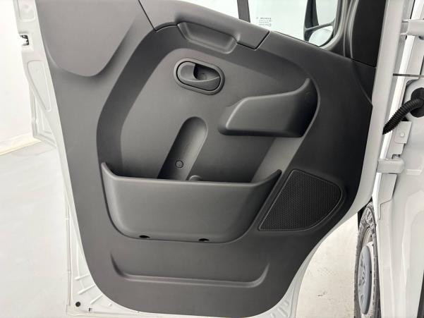 Vente en ligne Renault Master Fourgon MASTER FGN TRAC F3500 L2H2 BLUE DCI 135 au prix de 26 990 €