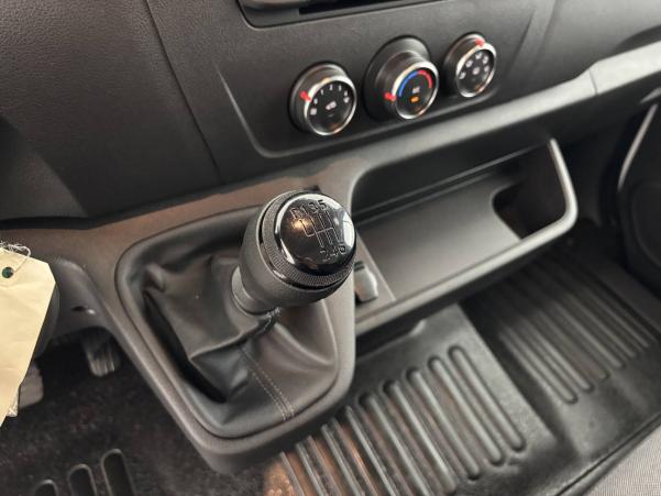 Vente en ligne Renault Master Fourgon MASTER FGN TRAC F3500 L2H2 BLUE DCI 135 au prix de 26 990 €